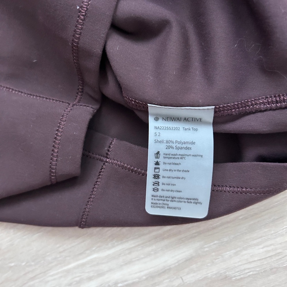 Neiwai Activewear Sleeveless Tank Top - Chocolate Plum - Picture 4 of 7